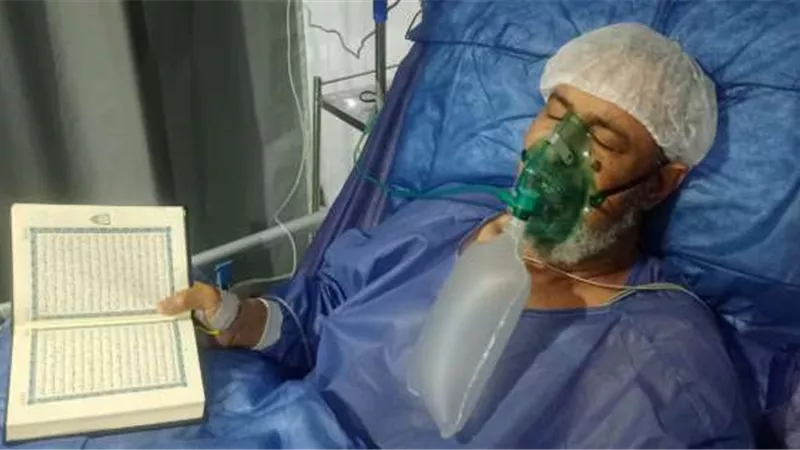 فلوسي للغلابة..الوصية الأخيرة لمريض كورونا المتوفى وهو يقرأ القرآن