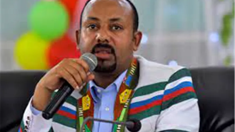 كلب وفرخة.. رئيس وزراء إثيوبيا ينشر فيديو غريب على تويتر | شاهد