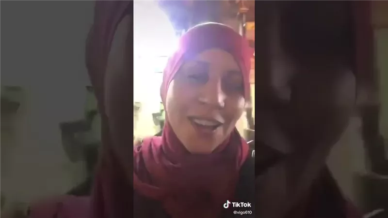 مقطع خارج لسيدة..حكاية فيديو أبو أحمد الموكوس | شاهد