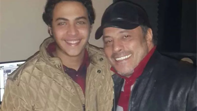 ادعوا له .. تفاصيل إصابة ابن عمرو عبدالجليل بمرض نادر | فيديو