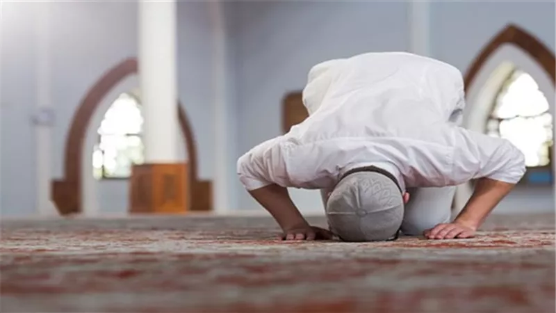 المفتي السابق يثير الجدل..هل عدم الصلاة يبطل الصيام ؟ 