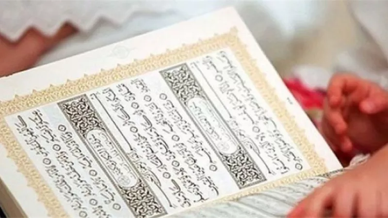 الإفتاء تحسم الجدل.. حكم قراءة المرأة للقرآن بدون حجاب