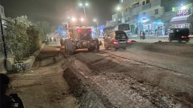 بالصور..حملة مكبرة لنظافة شوارع مدينة الصف وتجريدها بحضور نواب رئيس المدينة