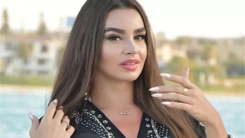 ربنا يرحمنا..غضب كبير بعد جلسة تصوير للراقصة جوهرة داخل مسجد | شاهد