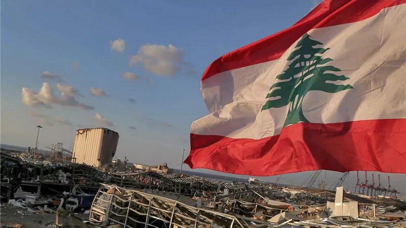 لبنان بين أزمات السياسة والاقتصاد .. دراسة تكشف الأوضاع في بيروت 