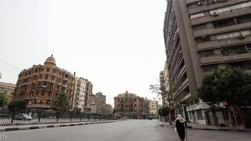 رئيس اللجنة العلمية لكورونا يكشف ..حقيقة فرض حظر تجوال | فيديو