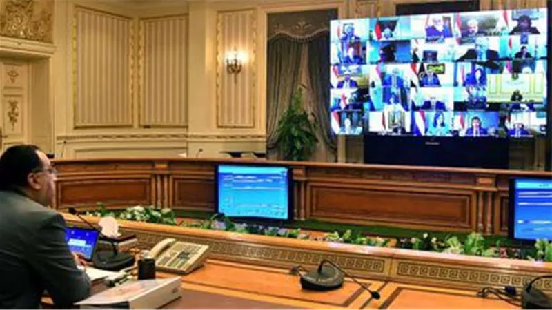 بشدة وحسم وتطبيق فوري .. توجيه جديد من الحكومة ضد المخالفين لإجراءات كورونا