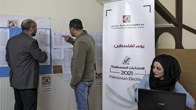 قرار تأجيل الانتخابات الفلسطينية لمصلحة من ؟ 