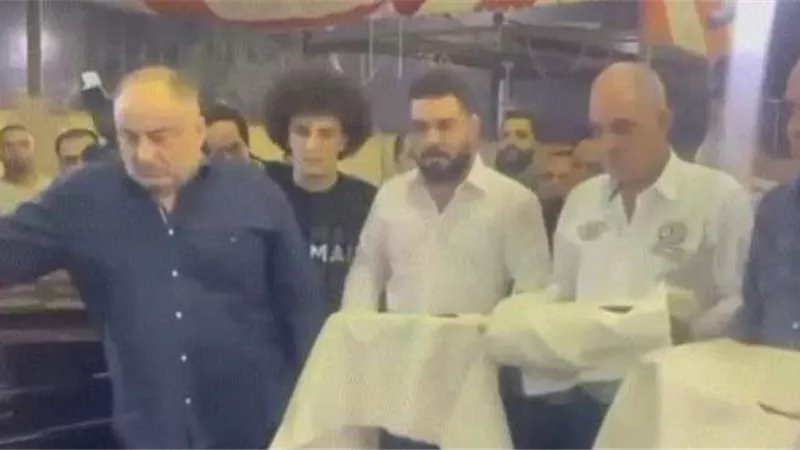 السبب ملهى ليلي .. تفاصيل صادمة في إهانة ٣ أشخاص وإجبارهم على تقديم أكفانهم