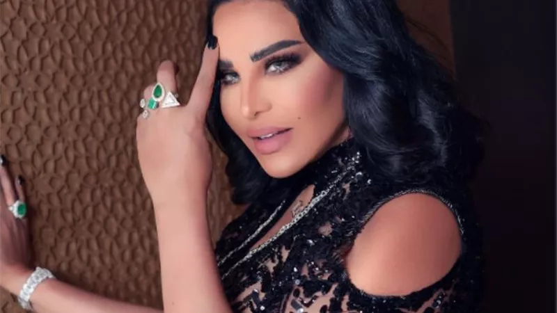 تقدر تشتري ميسي.. أسعار خيالية لمجوهرات أحلام الإماراتية | شاهد