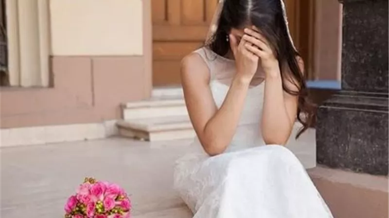لن تتوقعه.. عروس تتعرض لموقف محرج في حفل زفافها