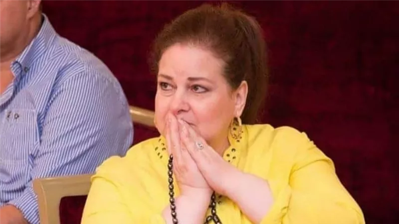 الحالة حرجة وتحتاج للدعاء.. آخر تطورات الحالة الصحية للفنانة دلال عبد العزيز