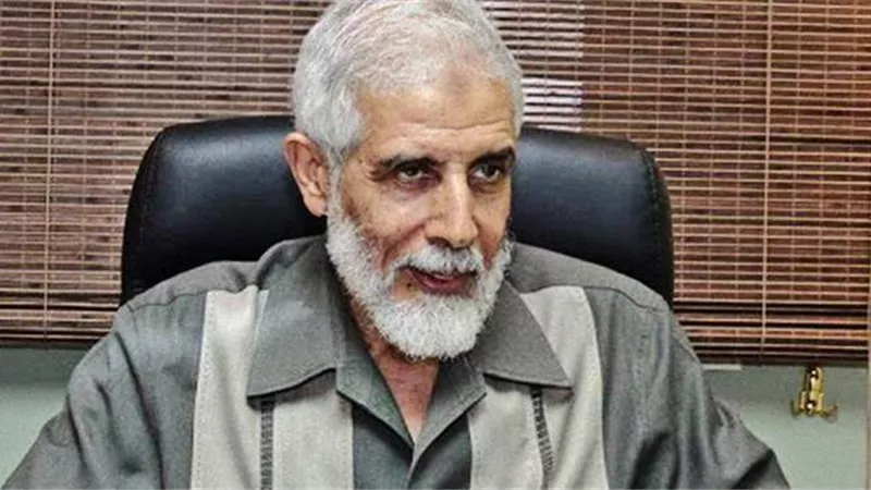 خلال محاكمته بالتخابر مع حماس .. تفاصيل صادمة عن مرض محمود عزت 
