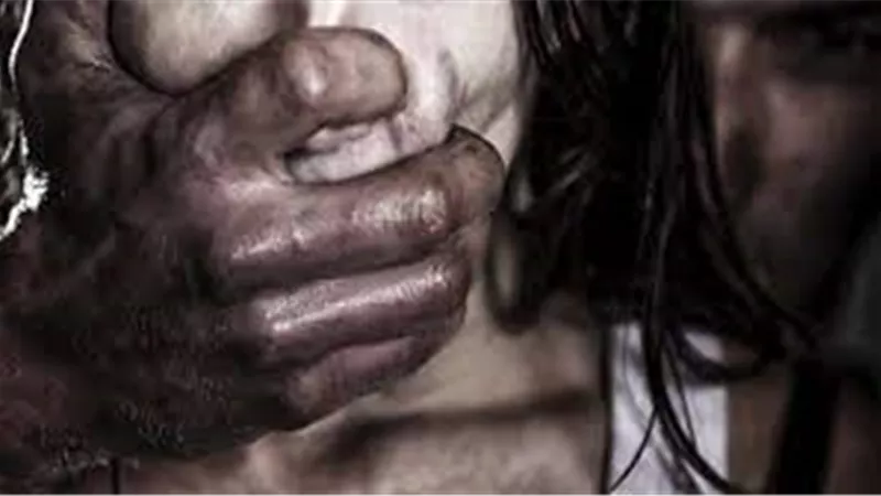 حرقته حيًا.. تفاصيل صادمة في قتل طفلة لوالدها ببولاق الدكرور بعد اعتدائه جنسيا عليها