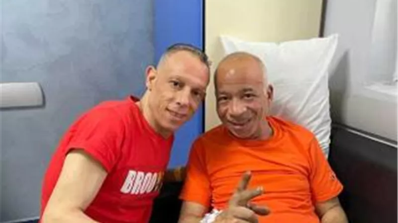 وجه رسالة للرئيس السيسي .. أول مقطع صوتي للفنان شريف الدسوقي بعد بتر قدمه | شاهد