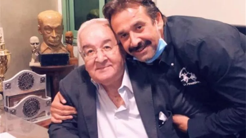 معزول في المستشفى.. تطورات الحالة الصحية لوالد الفنان كريم عبد العزيز بعد إصابته بكورونا