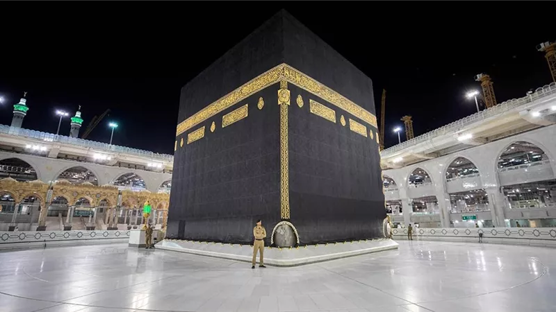 قدرة الله تتجسد فوق مكة.. اختفاء ظل الكعبة في ظاهرة مفيدة لأهل الأرض