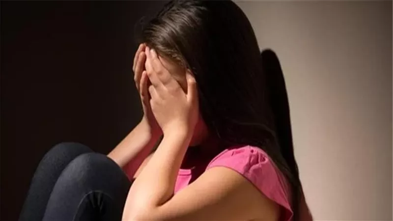 اعتدى عليها جنسيا.. الطفلة قاتلة أبيها تعترف كيف أحرقته حيا