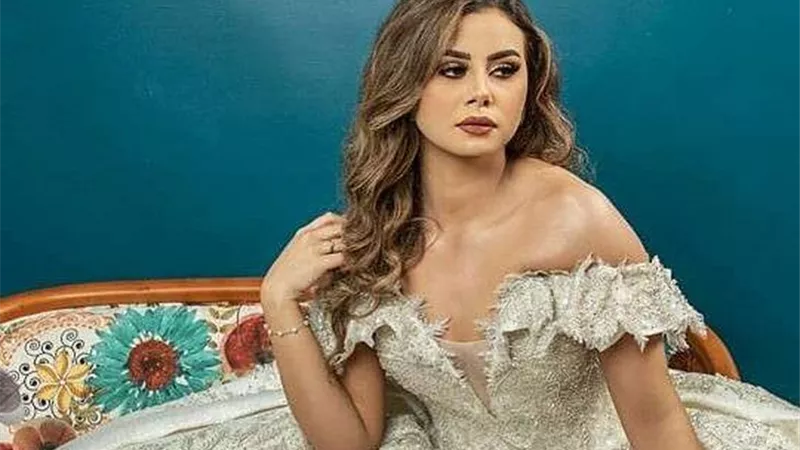 خطوبة منة عرفة.. لماذا أثارت الجدل وبحث عنها الجمهور ومن هو خطيبها؟ | شاهد