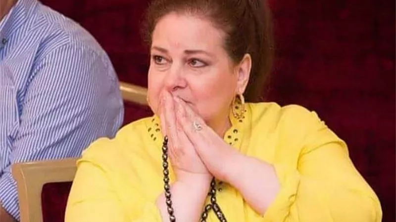 ادعولها.. آخر تطورات الحالة الصحية للفنانة دلال عبد العزيز