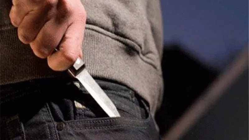 في حالة خطرة.. مدمن يطعن زوجته بمطواة في الغربية ولن تصدق السبب