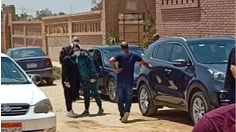 تخلت عن الأسود.. إيمي سمير غانم تزور والدها في ثاني جمعة له بعد وفاته