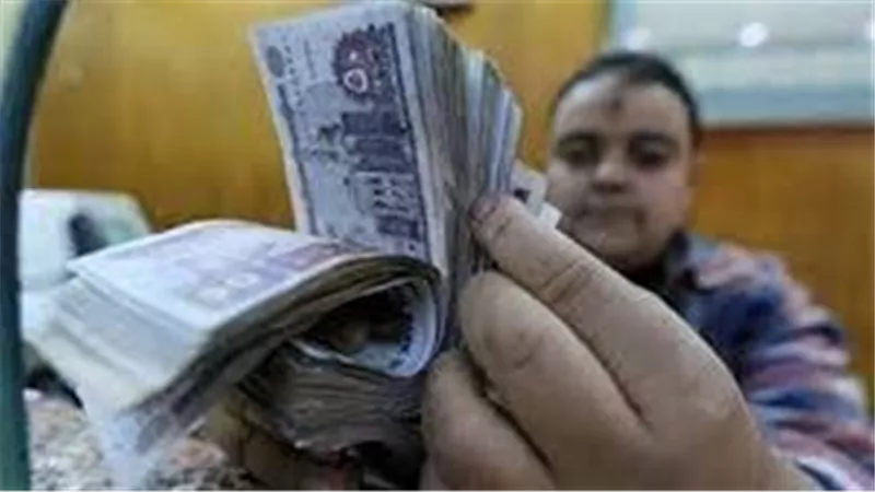 بحد أدنى 250 جنيها.. زيادات جديدة لأصحاب المعاشات والموظفين والصرف في هذا التوقيت