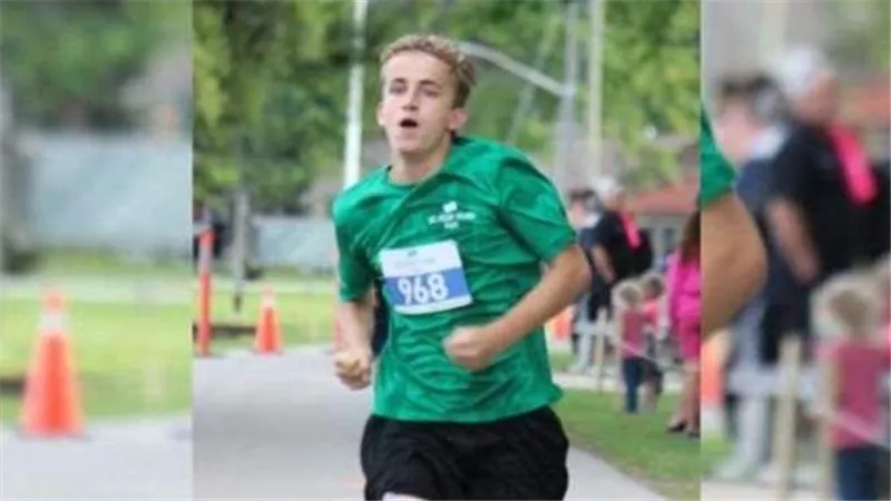 قليل الكلام ويحب العزلة.. 