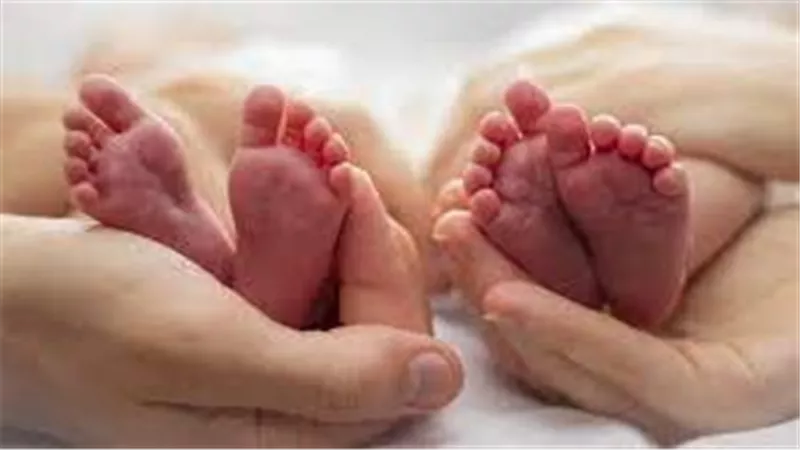  ظاهرة نادرة.. سيدة تحمل مرتين في شهر واحد وتلد توأما بينهما 10 أيام
