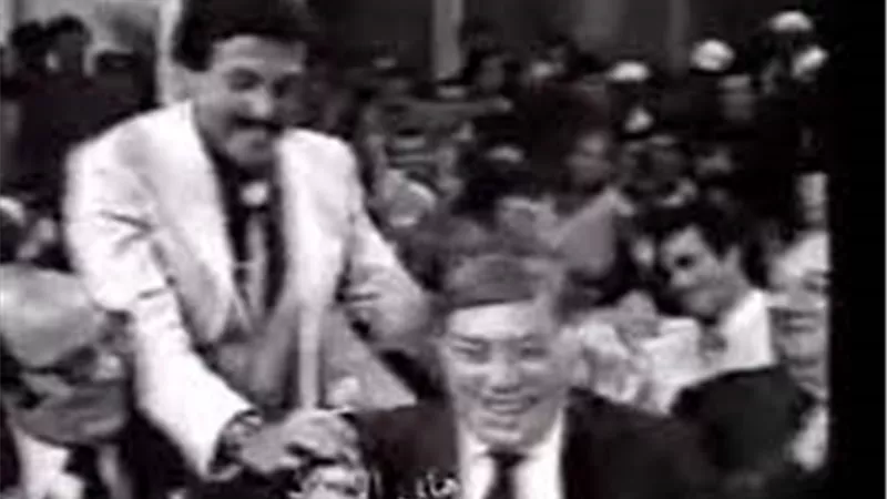 فيديو نادر.. سمير غانم يدخل الجميع في نوبة ضحك بحضور فريد شوقي | شاهد