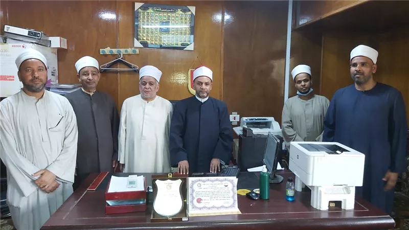 منح درع التمييز والإبداع عن الطفرة الإدارية لمديرية أوقاف قنا