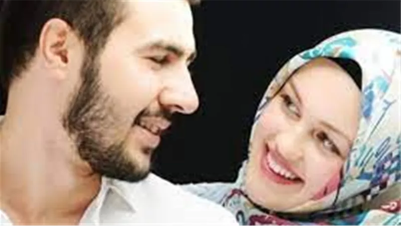 ينزع البركة والألفة بين الزوجين.. أمر نهى عنه النبي ويقع فيه الآباء عند تزويج بناتهم