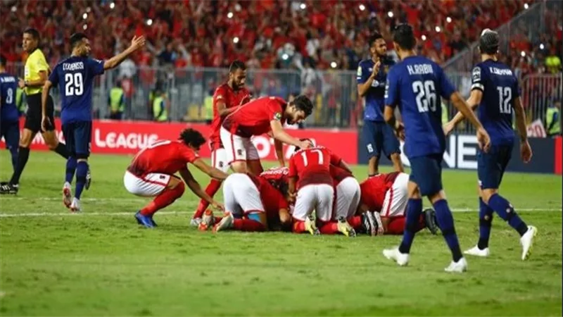عاجل.. الكاف يعلن الفئات المستثناة من حضور مباراة الترجي والأهلي