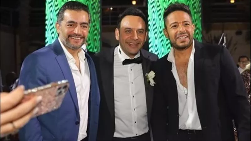 بفستان عروسة.. إطلالة مثيرة تخطف الأنظار لطليقة مصطفى قمر في زفاف نجلهما