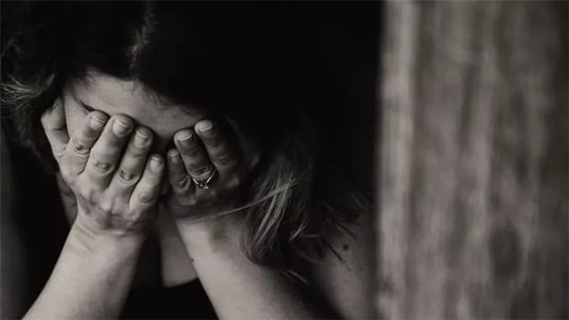  مكالمة فيديو كشفت الكارثة.. تفاصيل مثيرة في نص التحقيقات مع صديقة فتاة الساحل ضحية الاغتصاب الجماعي