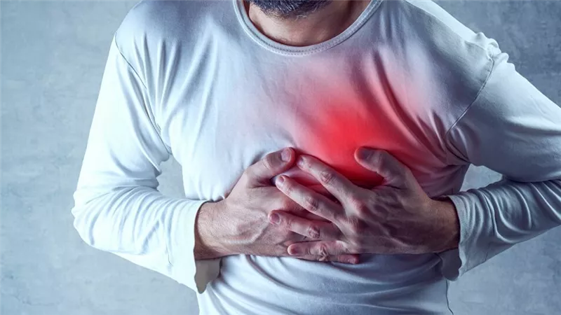 متاح في كل منزل.. مشروب يحميك من مشاكل القلب