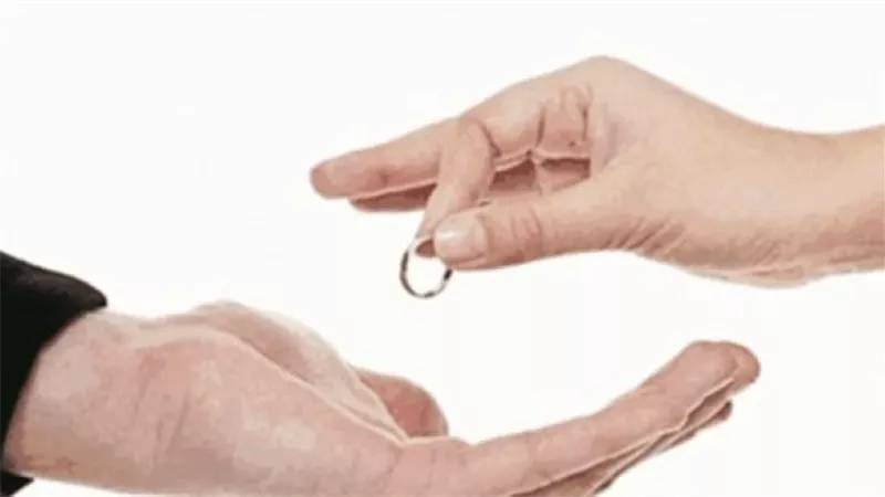 الإفتاء تحسم الجدل..هل يجوز للمرأة الحصول على حقها في القايمة عند رفع قضية خلع؟