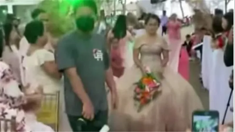 عروس تخبئ رجلا أسفل فستان زفافها والسبب غريب.. شاهد
