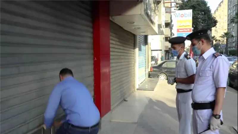 أبرزها ممارسة أفعال مخلة..9 حالات لغلق المحلات فى قانون المحال العامة