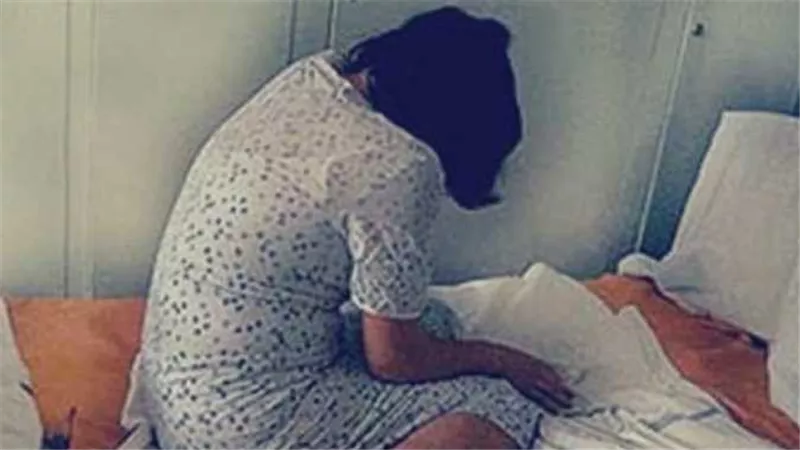  الزوجة هربت بجلدها والعشيق ملفوف بملاية.. الزوج المخدوع: لقيت مراتي في حضن ابن عمي
