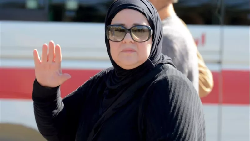 غير قادرة على التحرك.. تطور في حالة الفنانة دلال عبد العزيز