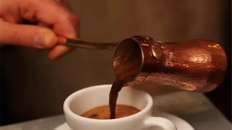 تصيبك بأمراض خطيرة.. احذر تناول القهوة في هذا التوقيت