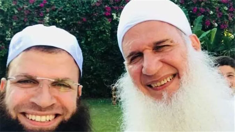 الداعية: أنا ماشي على الكتالوج.. تفاصيل مثيرة في منع نجل الشيخ محمد حسين يعقوب من الخطابة 