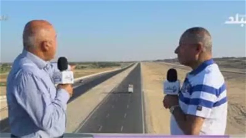 امسك مخالف.. رد فعل صارم من وزير النقل بعد رؤية سائق نقل يسير عكس الاتجاه | شاهد
