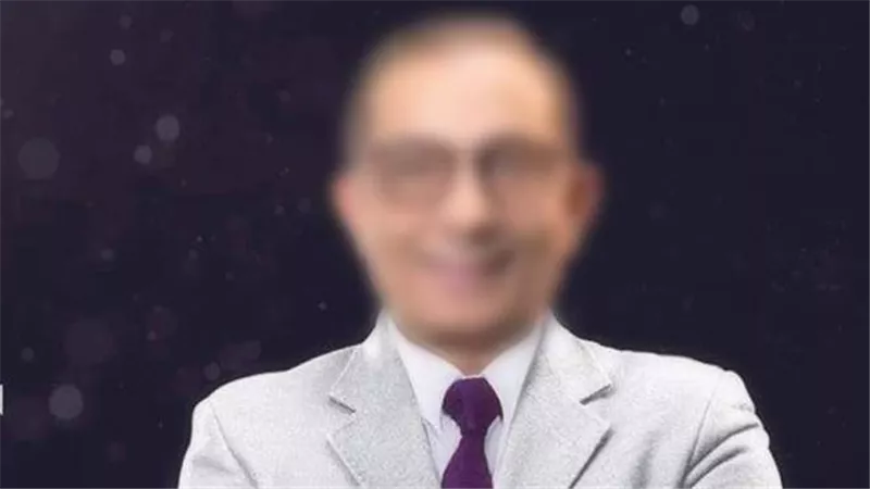هتسكت ولا أرجعك.. رد فعل قوي من القاضي مع الطبيب المتهم بالتحرش بالرجال