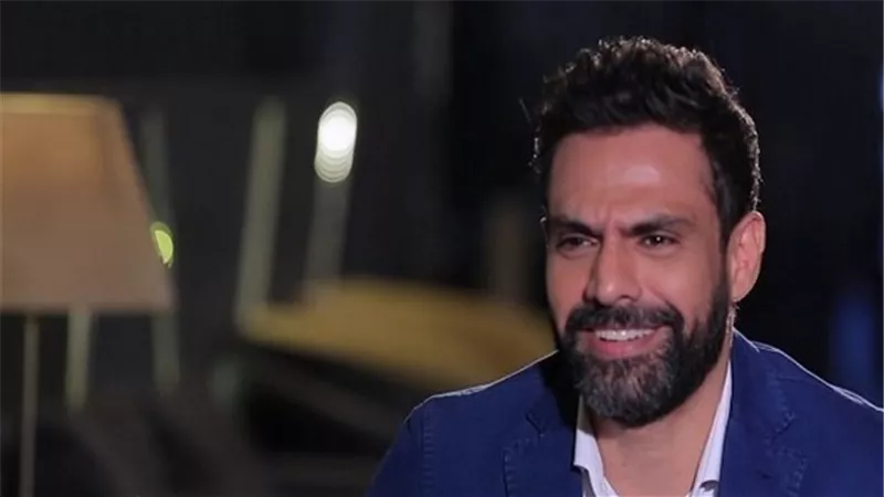 متابع لأمير طعيمة : زمان كنت بتستحمى في طشت.. والأخير يحرجه | شاهد