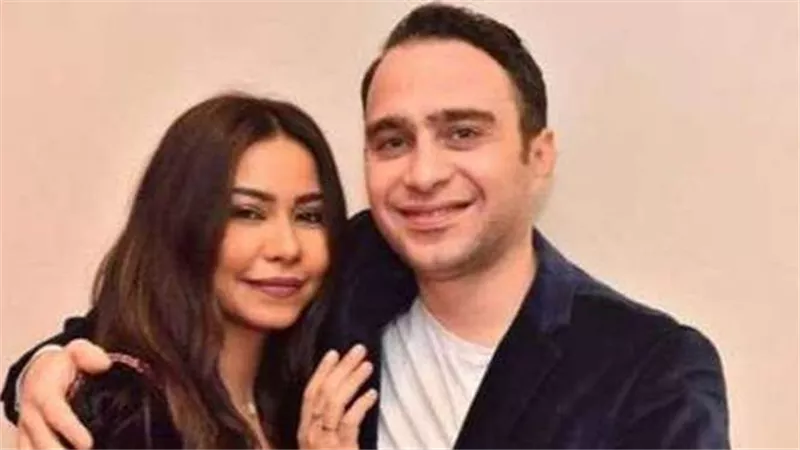 عجوز خرف بحكم السن.. حسام حبيب يرفض إساءة والده 