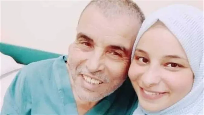 زمزم تتبرع لوالدها بجزء من كبدها.. قصة مؤثرة للبنت البارة بالأب في مستشفى المنصورة