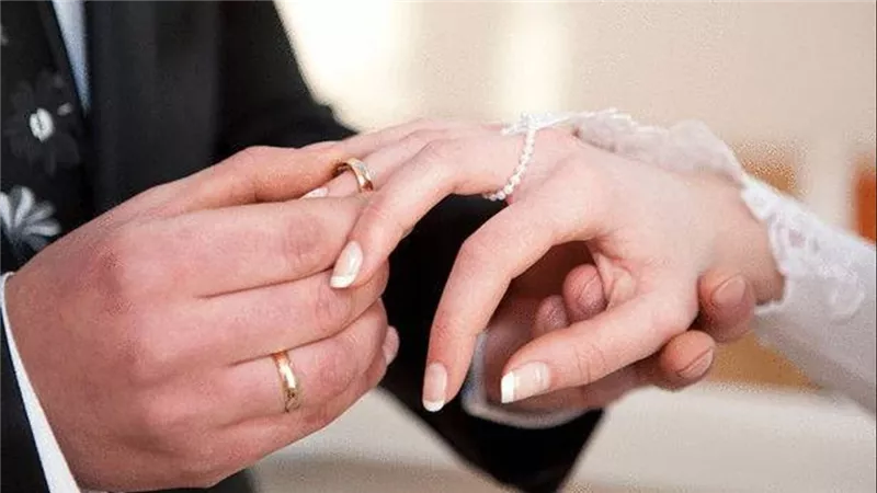 اكتشف انها متحولة جنسيا.. رجل يقاضي عائلة زوجته بعد شهرين من الزواج