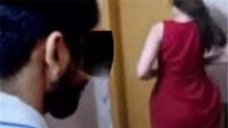 فيديوهات مخلة بالآداب.. تفاصيل مثيرة في فضائح عنتيل الصعيد الجنسية
